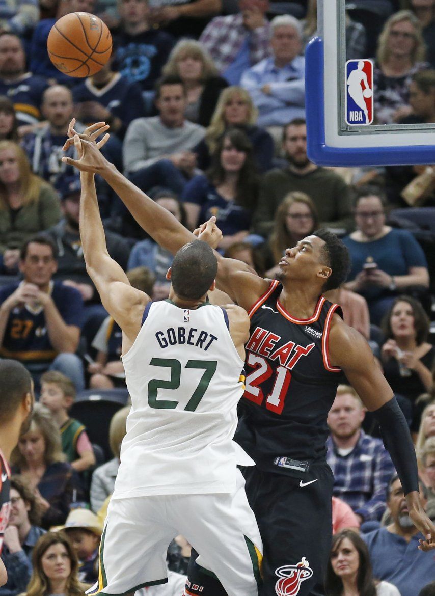 Waiters anota 21, el Heat remonta para vencer al Jazz 84-74
