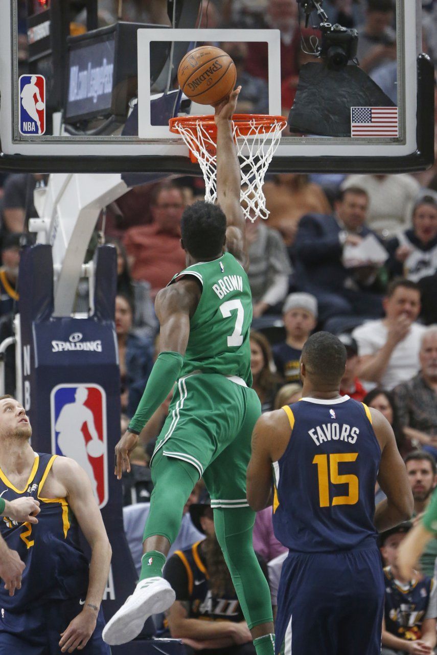 Triple de Brown le da triunfo a Celtics sobre el Jazz