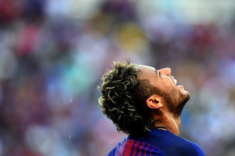Neymar se queda en el Barcelona, anuncia Gerard Piqué