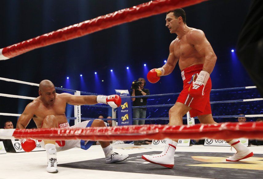 Klitschko noquea a Leapai en el quinto round