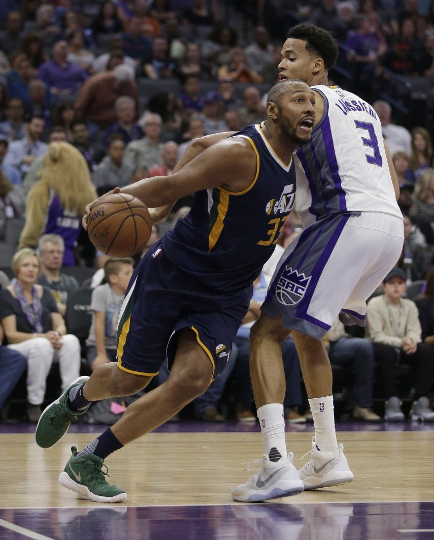 Hayward ayuda al Jazz a derrotar a los Kings 112-82