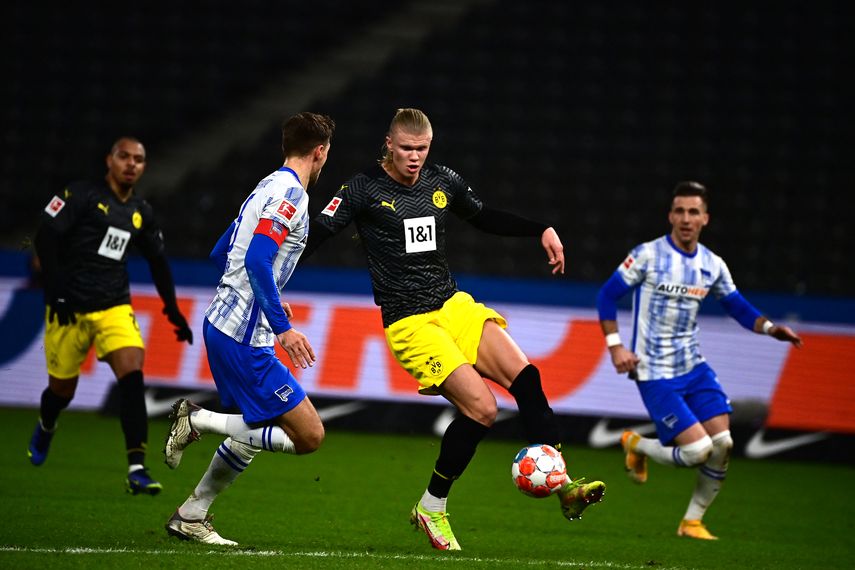 Borussia Dortmund cae ante Hertha Berlín y ve alejarse al Bayern