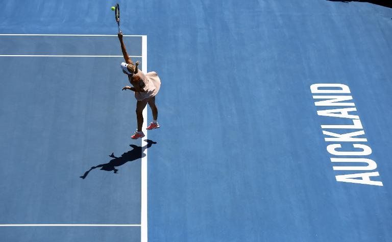 Venus Williams gana en Auckland al vencer a Wozniacki