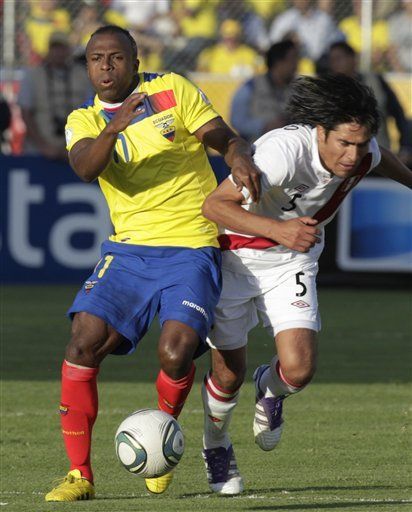 Mundial: Ecuador derrota 2-0 a Perú en un partido cerrado