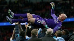 Un inmenso Caballero le da a Man City la Copa de la Liga