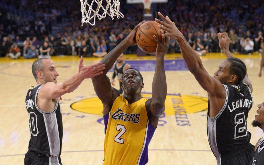 Ginóbili suma 20, Spurs empañan aniversario de marca de Kobe
