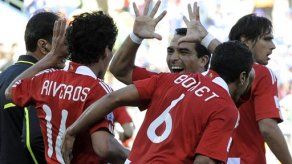 Mundial: Paraguay con un pie en octavos; Italia en peligro