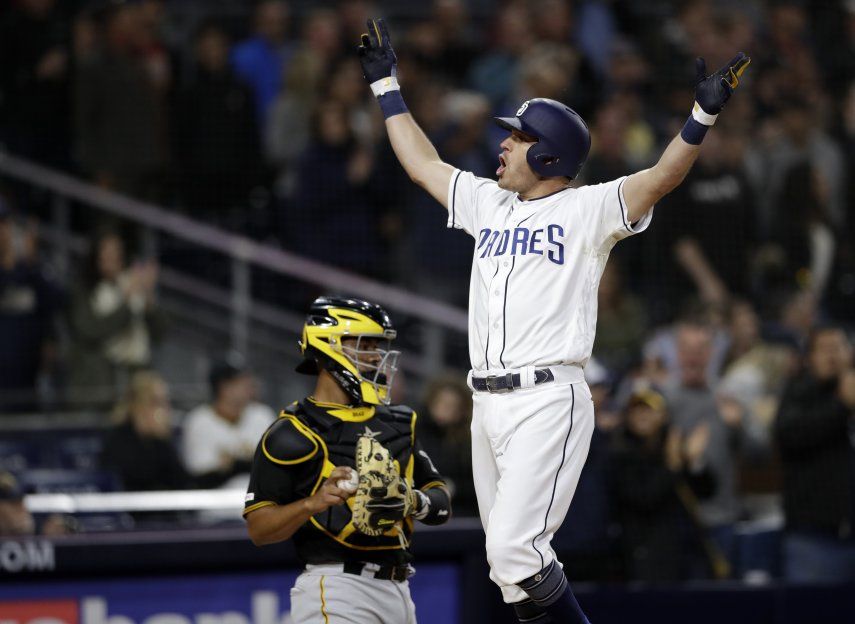 Jonrón de 3 carreras de Kinsler guía a Padres ante Piratas
