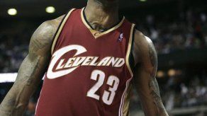 NBA: James recibe visitas y Gay obtiene gran contrato
