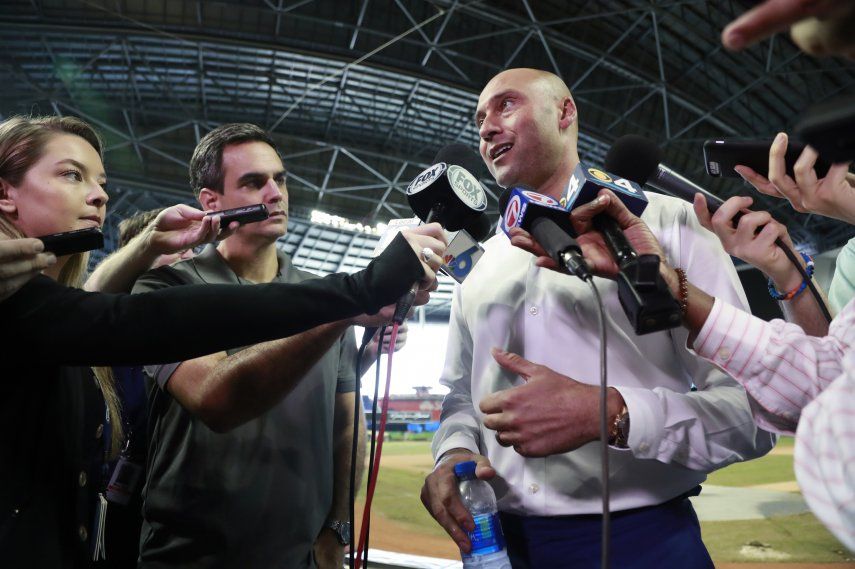 Jeter celebra que Rivera ingrese al Salón de la Fama