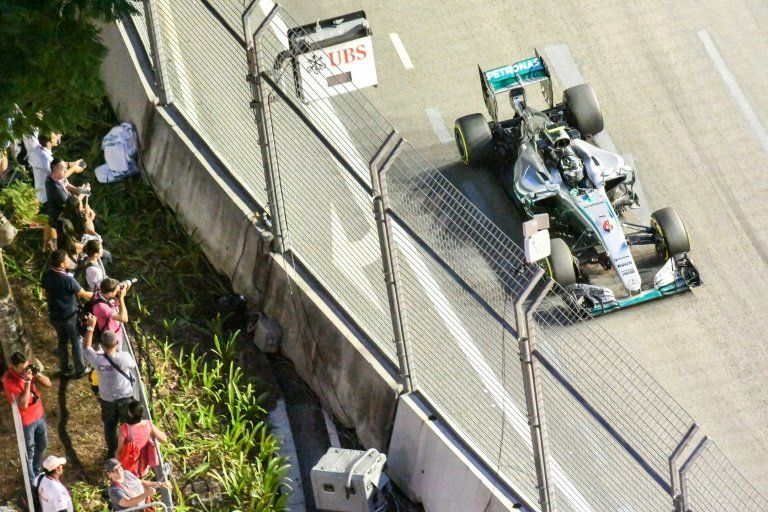 Rosberg ha sido el más rápido en segundos ensayos libres en Singapur