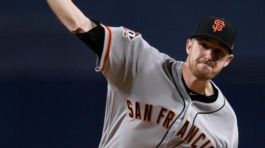 Stratton anula a Padres en blanqueada de Gigantes 7-0