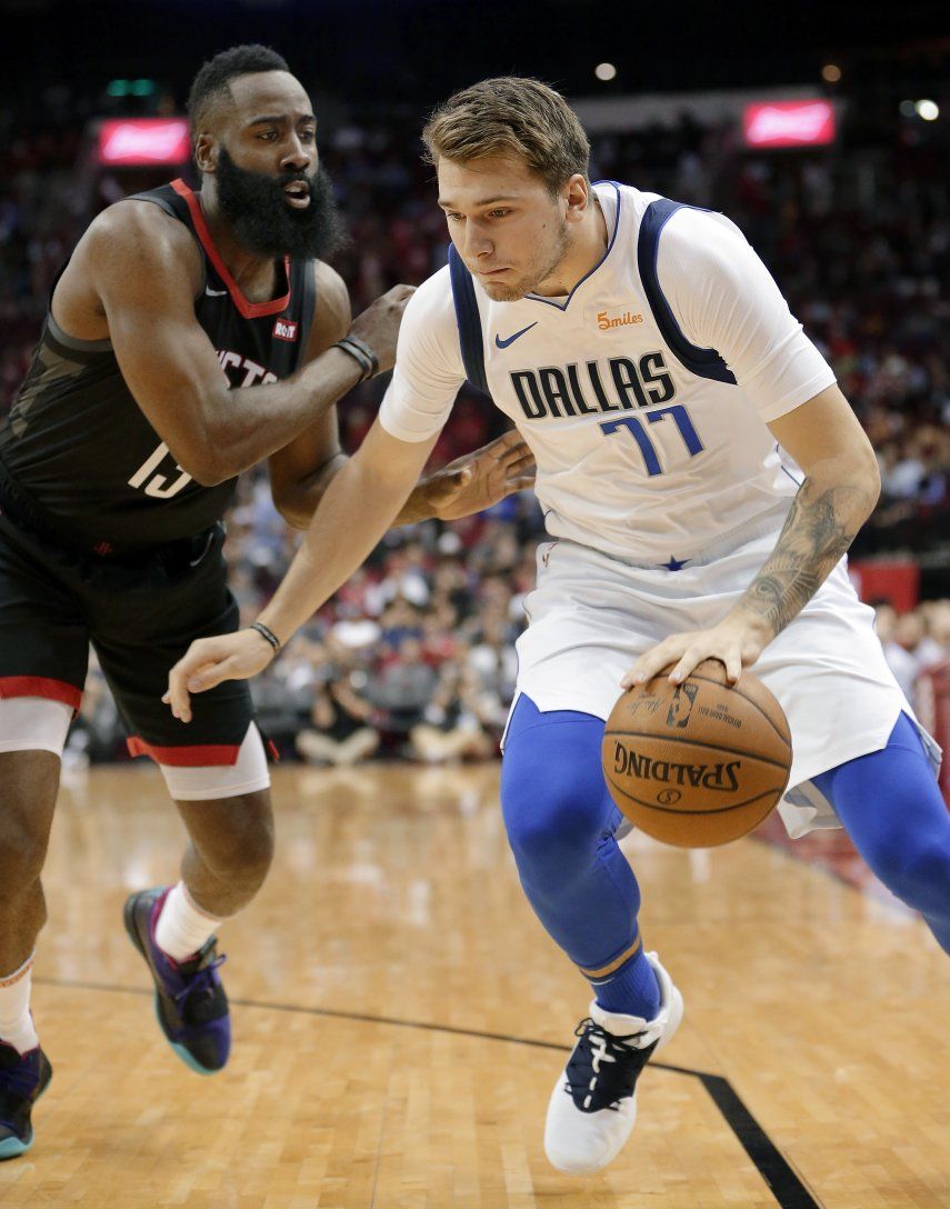 Doncic ayuda a Mavs en paliza sobre Rockets
