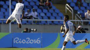 Honduras aprovecha regalos de Chaal y vence 3-2 a Argelia