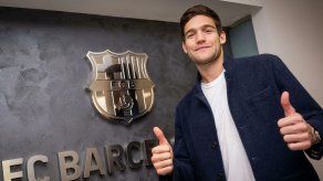 Marcos Alonso extiende su contrato con el Barcelona hasta el 2024
