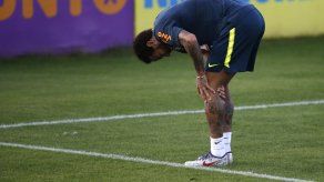 Neymar resta importancia a dolor en la rodilla