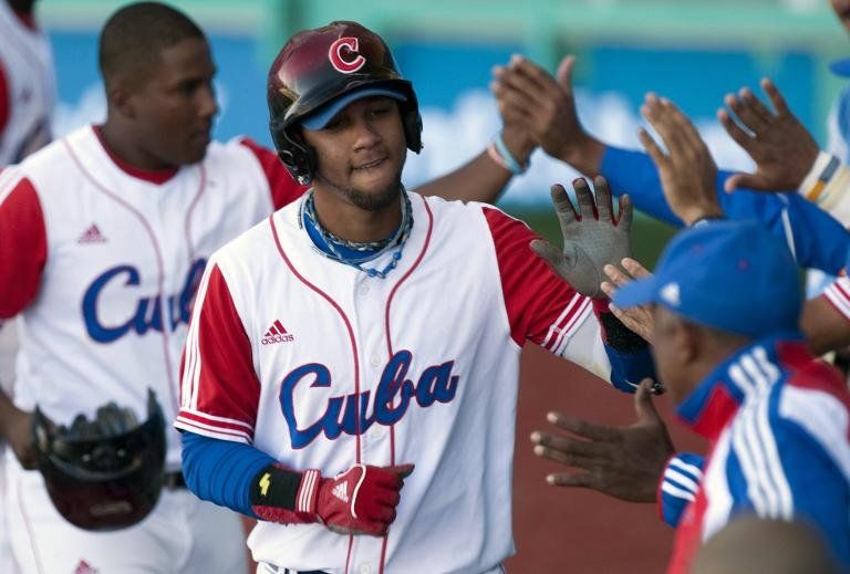 Destacado beisbolista cubano Gourriel marginado de club japonés