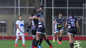 Las campeonas del Tauro FC celebrando uno de los goles ante el Sporting SM en el partido que las clasificó a semifinales del Clausura 2021 de la LFF.