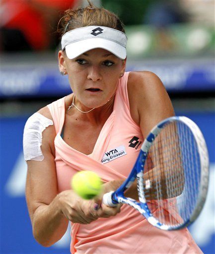 Zvonareva enfrentará a Radwanska en la final del torneo de Tokio