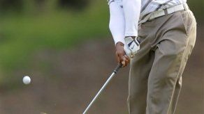 Tiger Woods mantiene el control en Thousand Oaks