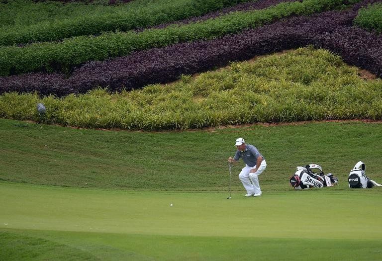 Westwood mantiene el liderato en el Abierto de Malasia