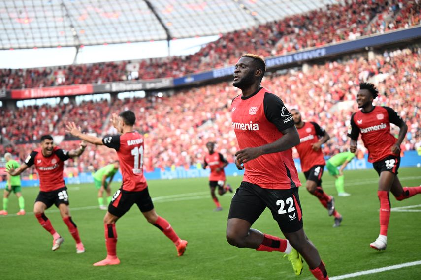 Bayer Leverkusen vuelve a ganar en los últimos minutos