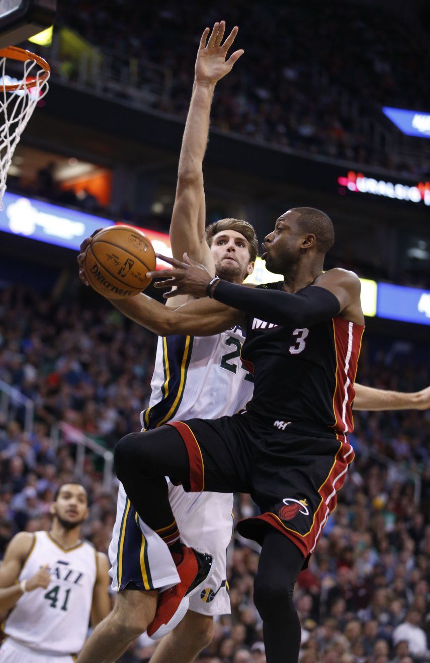 Hayward anota 34 puntos, el Jazz derrota al Heat 98-83
