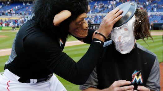 Peters luce en 6 innings; Marlins blanquean a Cachorros