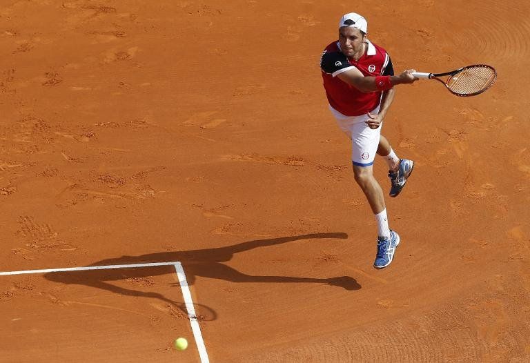 El español Montañés elimina al argentino Mayer en cuartos de Niza