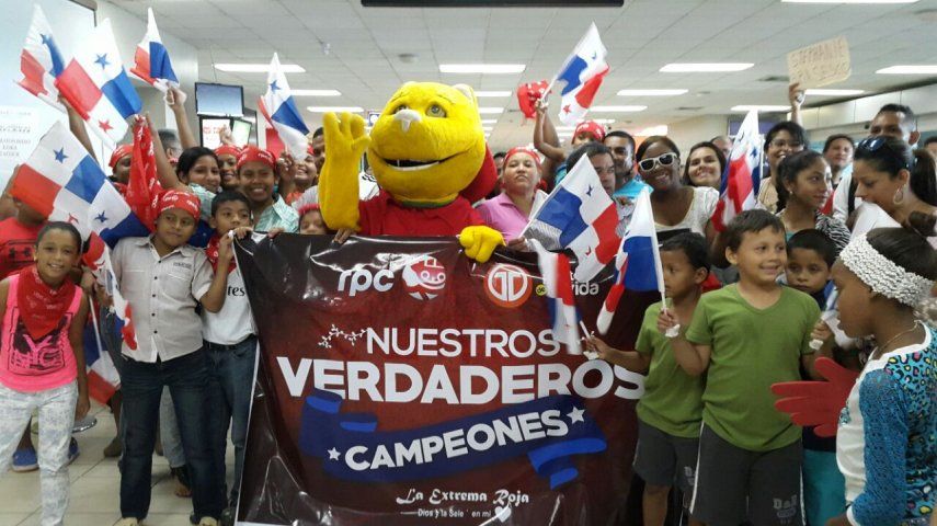Llegada de los jugadores de Panamá tras Copa Oro