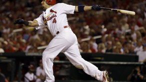 Jonrón de Molina impulsa triunfo de Cardenales