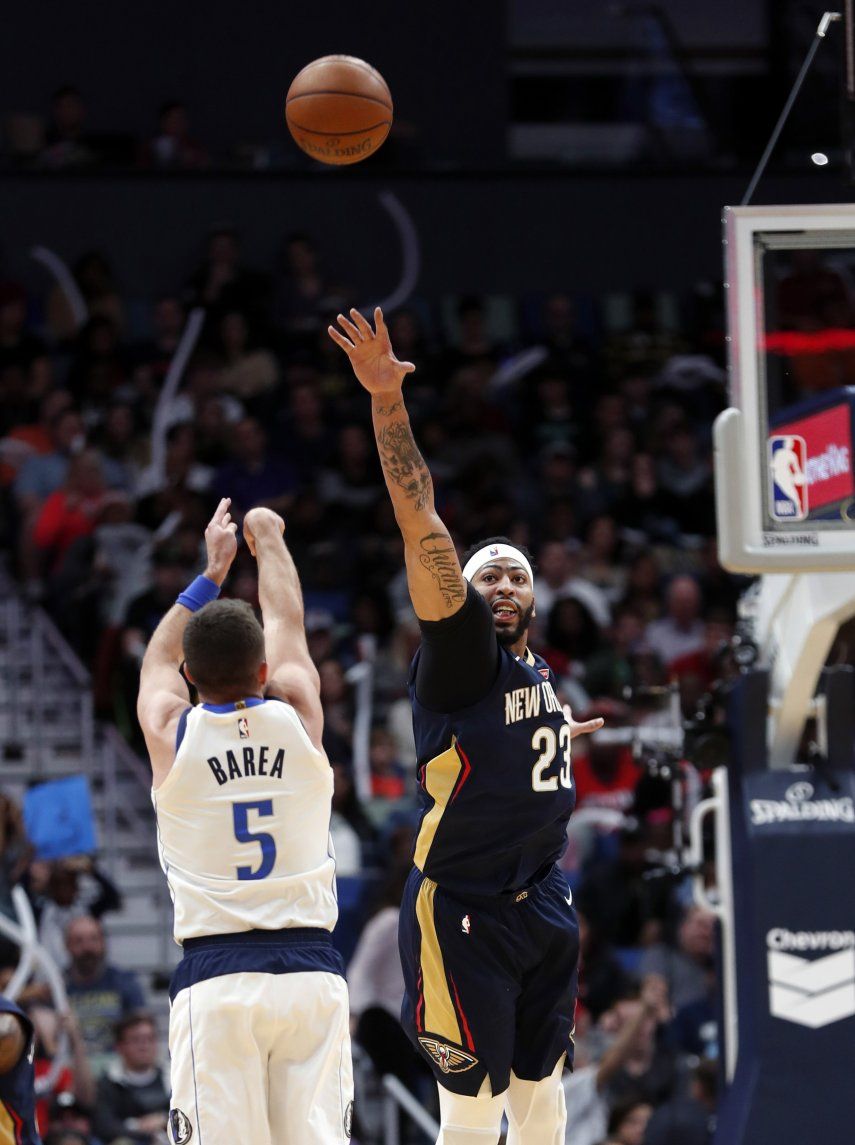 Mavericks logran marca en triples y ganan 128-120 a Pelicans