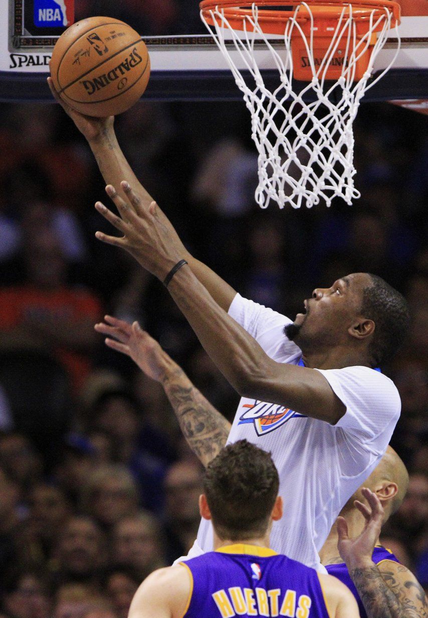 Con otro show de Durant y Westbrook Thunder arrolla a Lakers