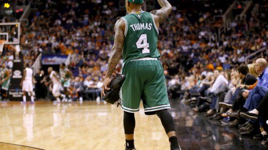 Thomas vuelve a Phoenix y ayuda a triunfo de Celtics