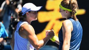 Muchova sorprende y elimina a Barty en Australia