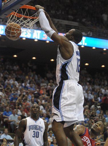 NBA: Magic 120, 76ers 106; doble doble de Howard