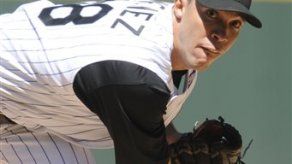 Jiménez de Rockies pasa apuros pero saborea por fin el triunfo