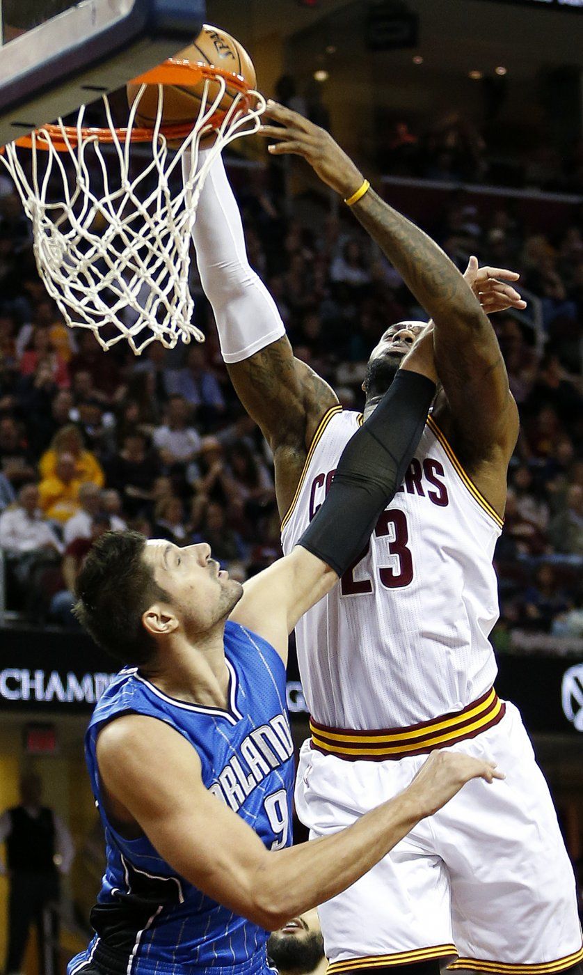 LeBron suma 23 y Cavs se imponen a Magic