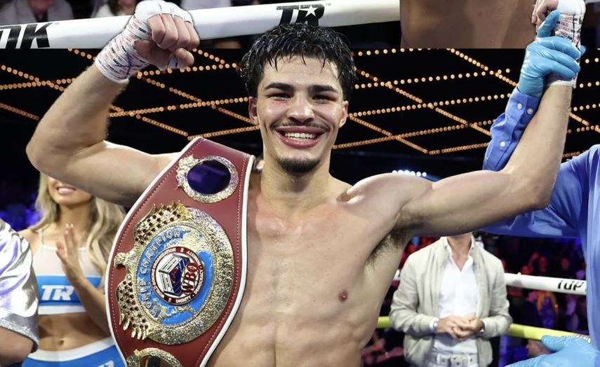 El joven puertorriqueño Xander Zayas se corona campeón súperwélter en New York