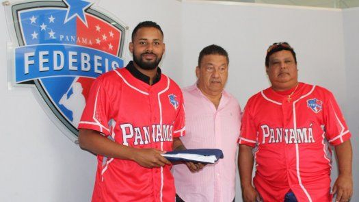 Selección de béisbol recibe el pabellón nacional para viajar a Brasil