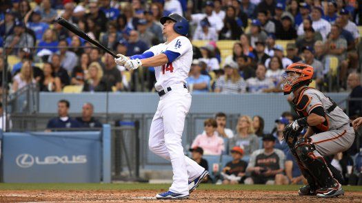 Hernández y Kemp jonronean y Dodgers ganan a Gigantes 3-1