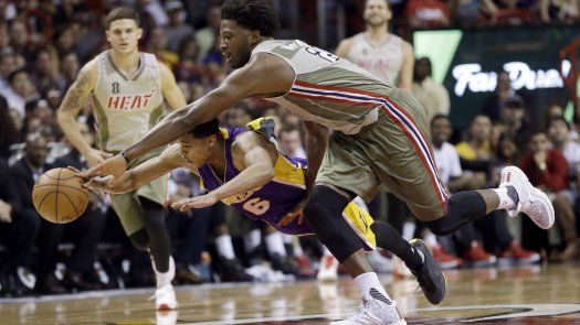 Bosh anota 30 puntos y Heat doblega a Lakers