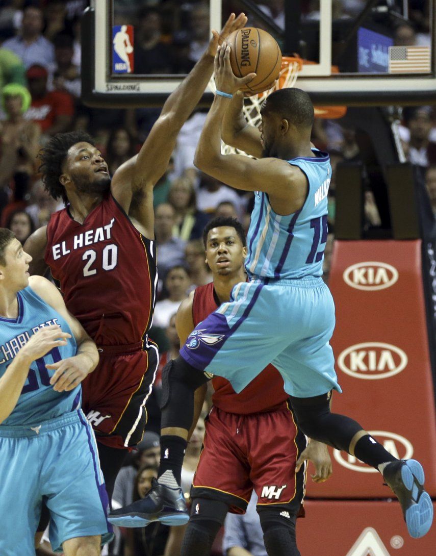 Hornets remontan y superan al Heat