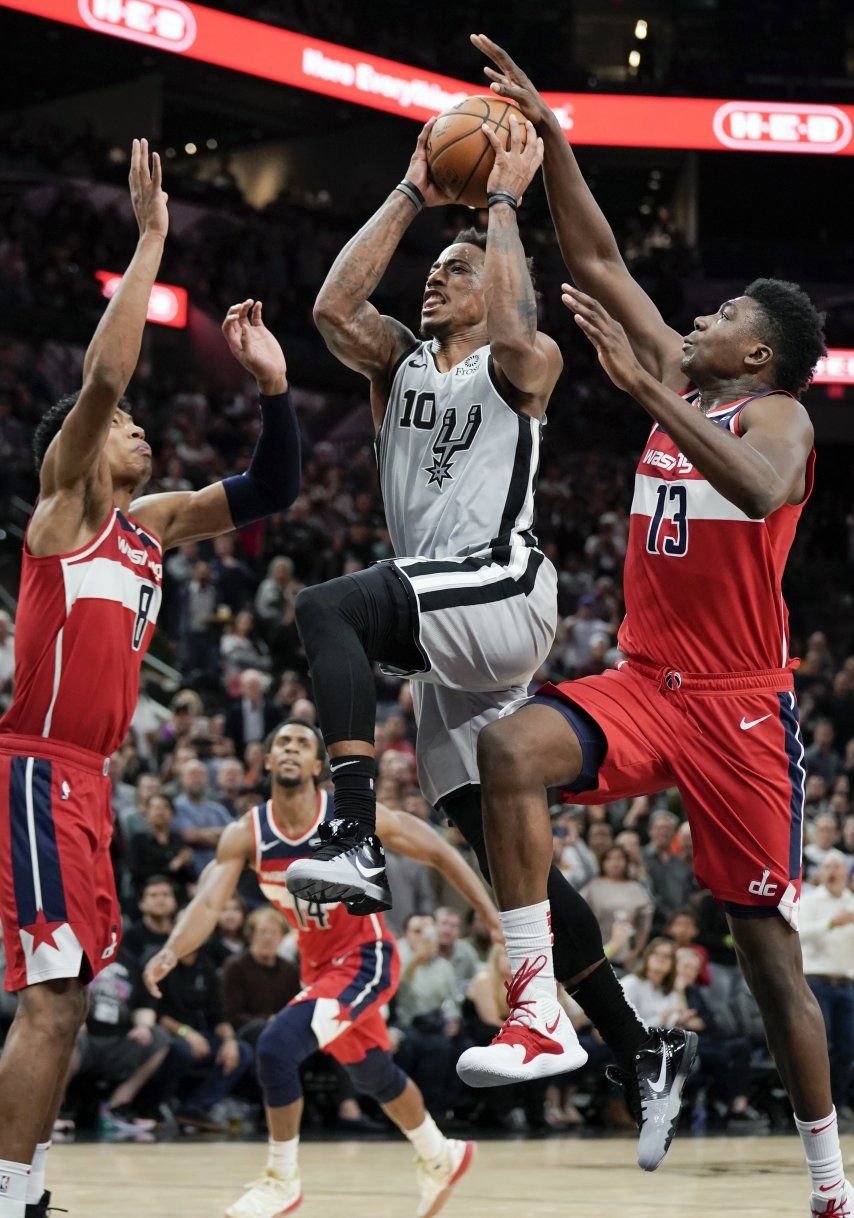 DeRozan encesta tiro agónico; Spurs superan a Wizards