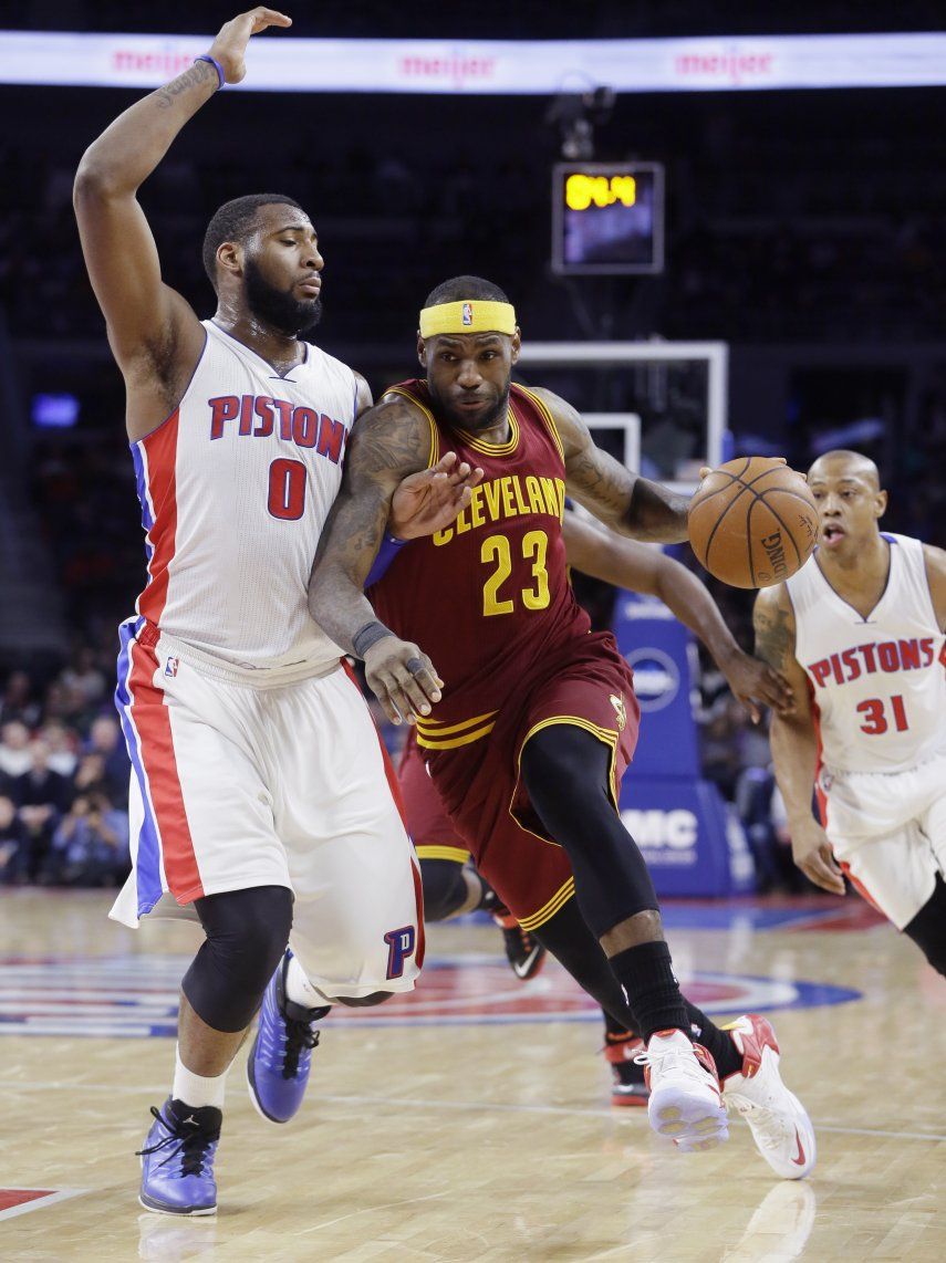 LeBron rompe récord de asistencias de Pippen