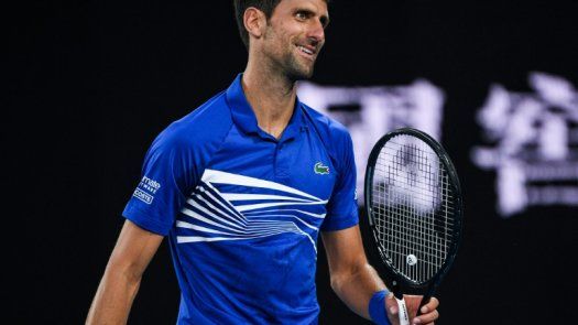 Djokovic avanza a semifinales en Australia tras abandono de Nishikori