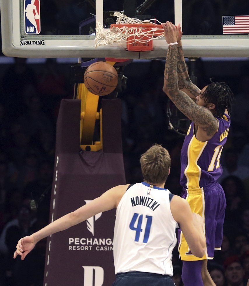 Lakers vence 103-93 a Mavericks de la mano de Randle