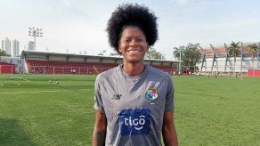 Natalia Mills exhorta a la afición a asistir al duelo ante El Salvador en el Rommel Fernández