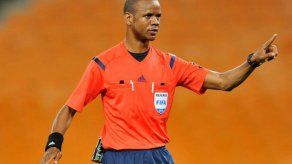 Janny Sikazwe de Zambia será el central del Bélgica - Panamá