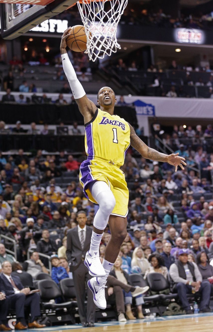 Clarkson guía a Lakers a triunfo sobre Hornets